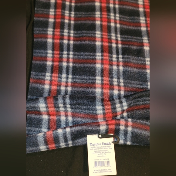 Scarf, Gloves and hat combo - Picture 2 of 3